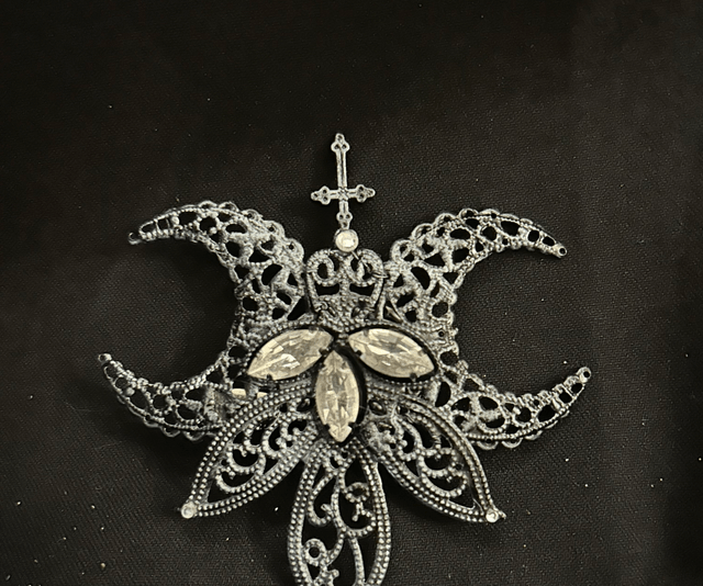 Sacred brooch 