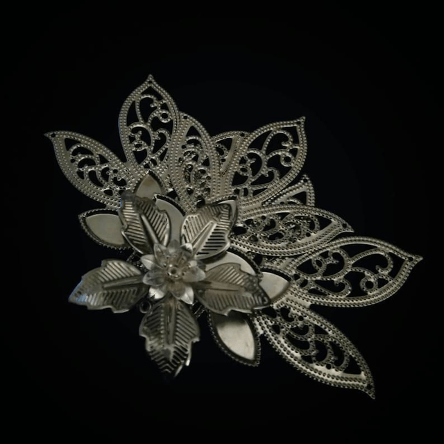 Lotus hair clip/brooch