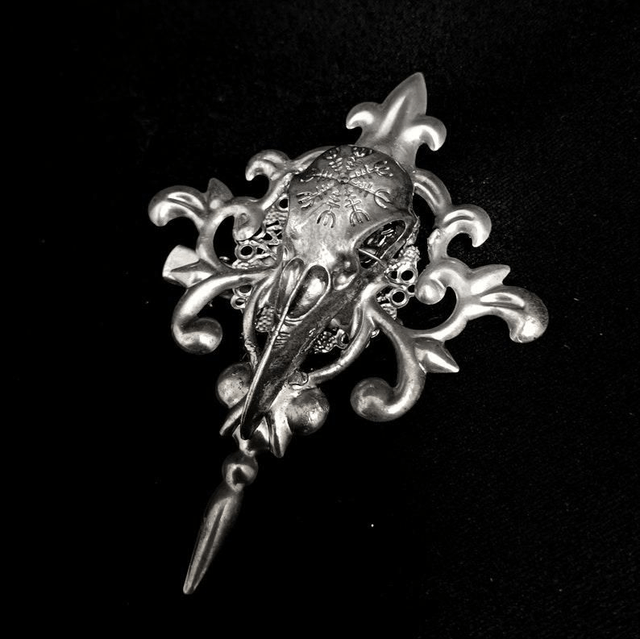 Raven brooch/clip