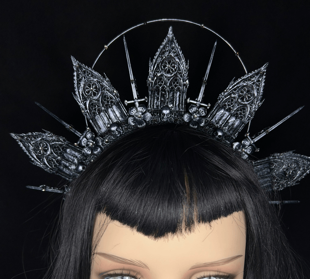 Sanctis Crown