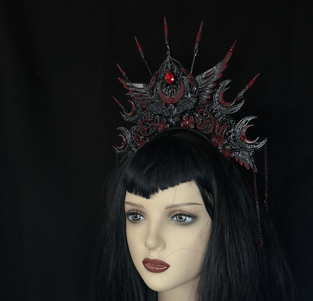 Lilith crown 