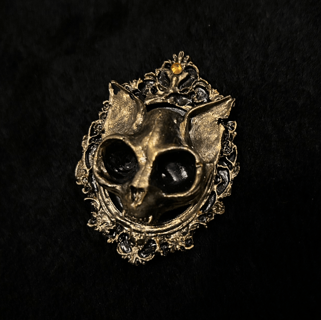 Feline cameo brooch/clip