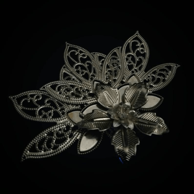 Lotus hair clip/brooch