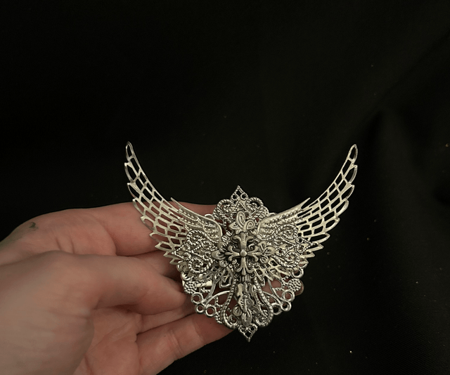 Arch angel brooch/clip