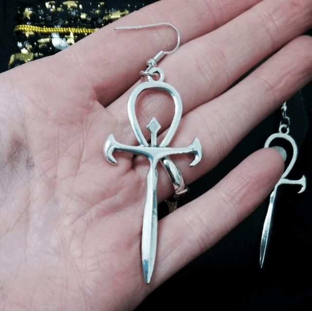 Vampyre earrings 