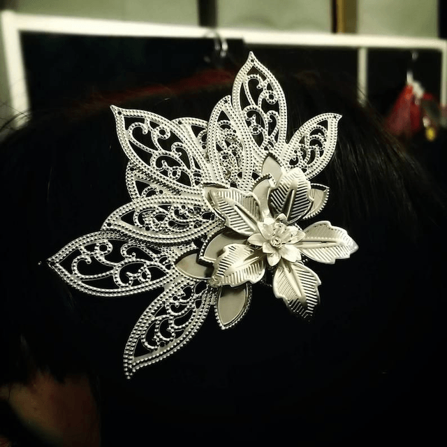 Lotus hair clip/brooch