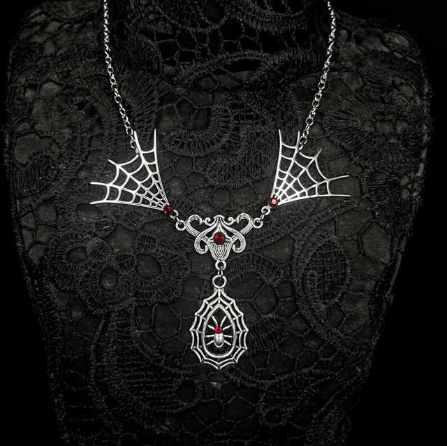 Web weaver necklace 