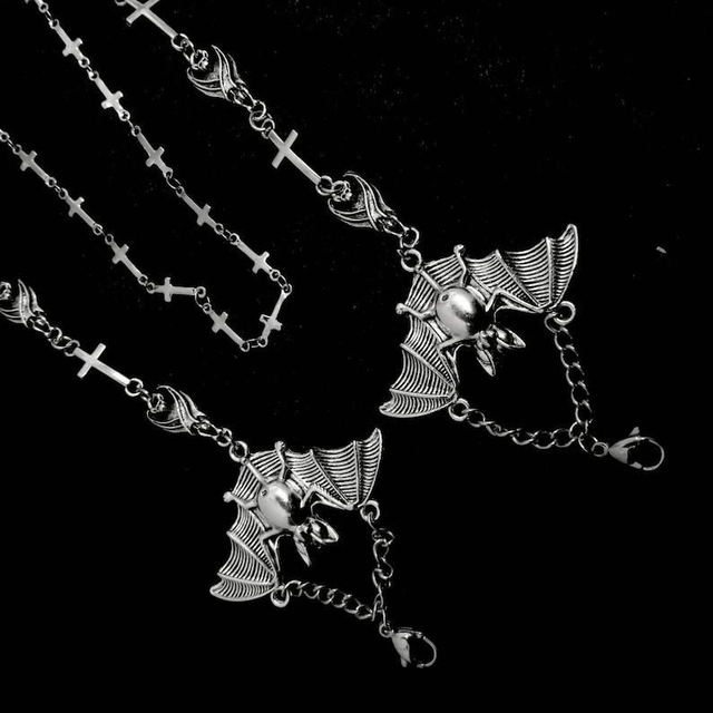 Vampire bat glasses chain