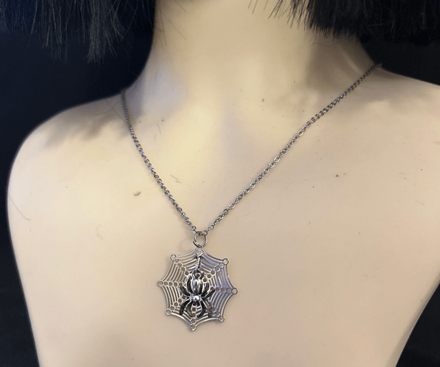 Web necklace