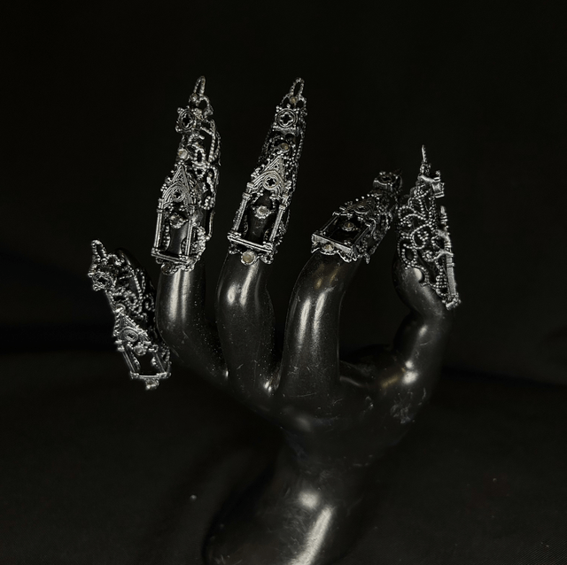 Cathedral nail claws 