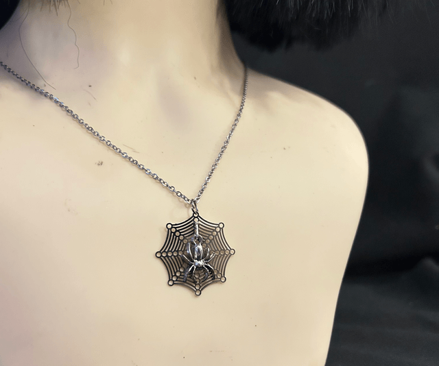 Web necklace