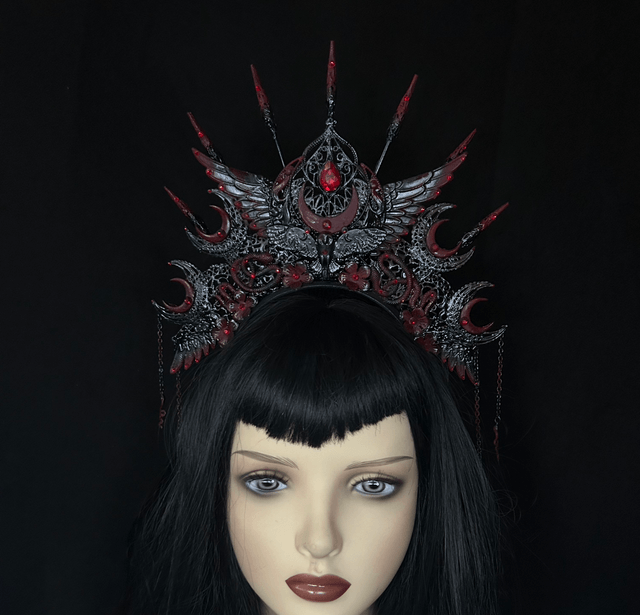 Lilith crown 
