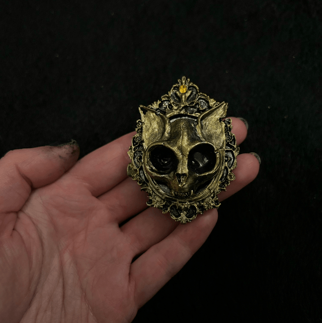 Feline cameo brooch/clip