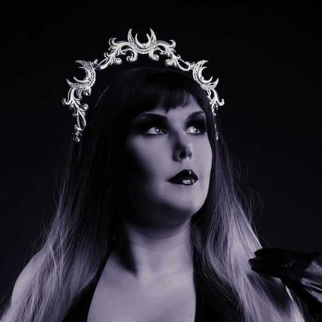 Luna crown