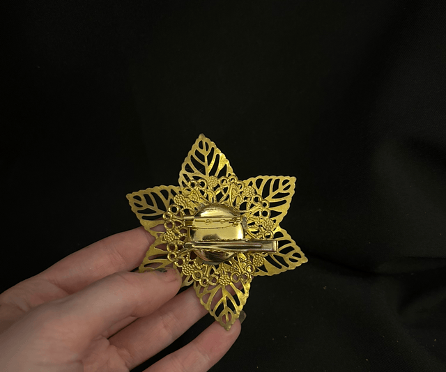 Autumnal brooch