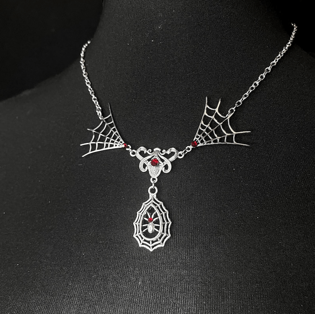 Web weaver necklace 