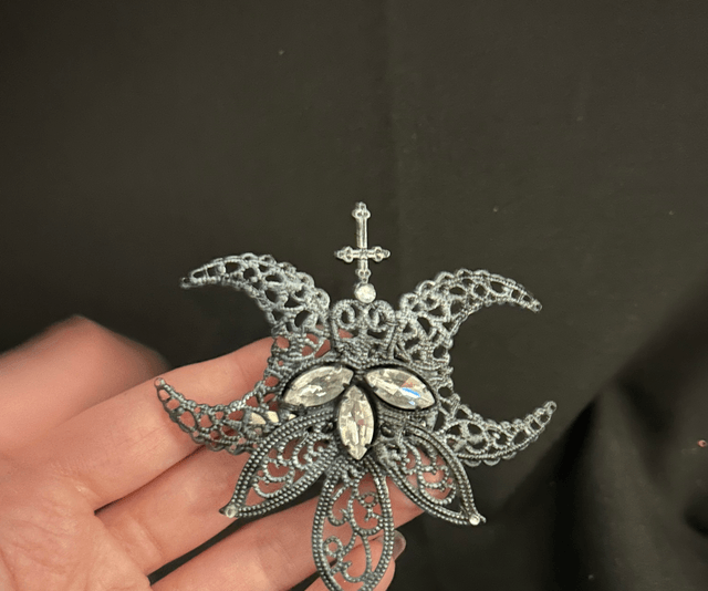 Sacred brooch 