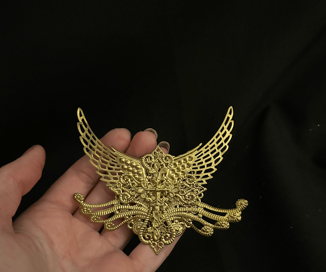 Arch angel gold brooch/clip
