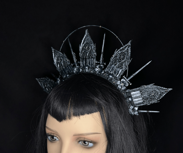 Sanctis Crown