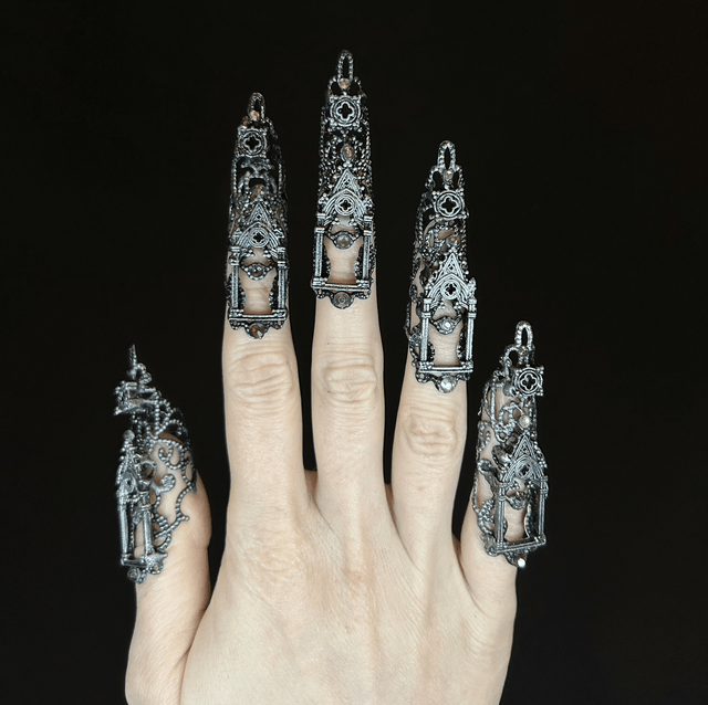 Cathedral nail claws 