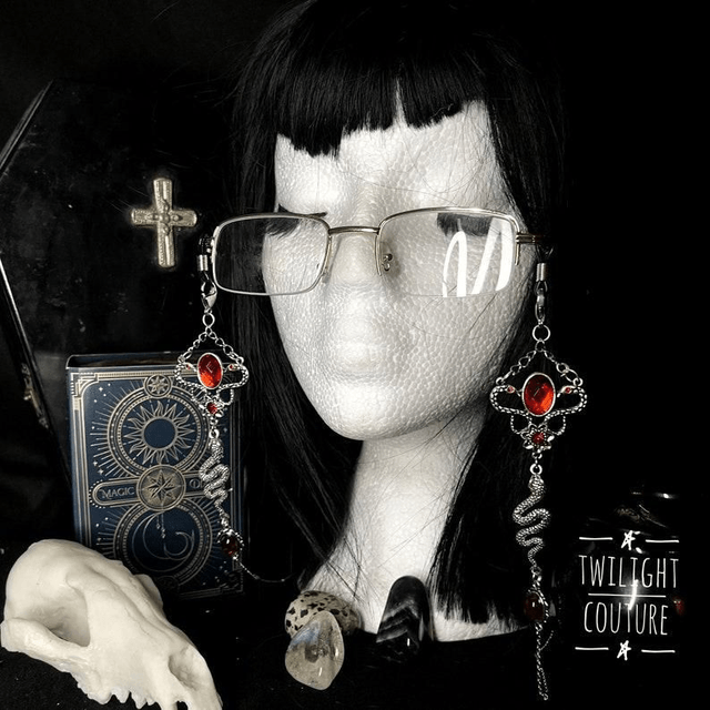 Serpent glasses chain