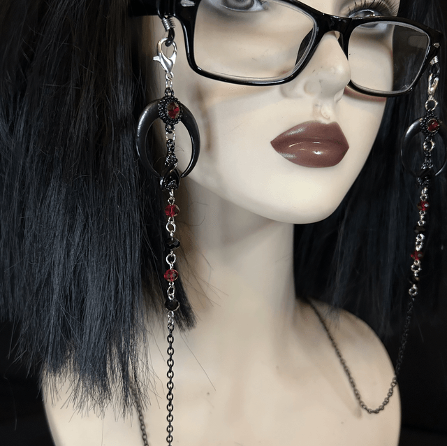 Noctura glasses chains 