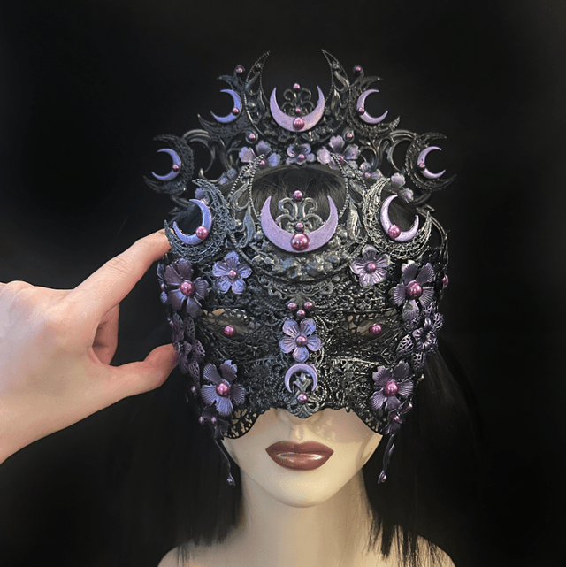 Lunara mask and crown set 