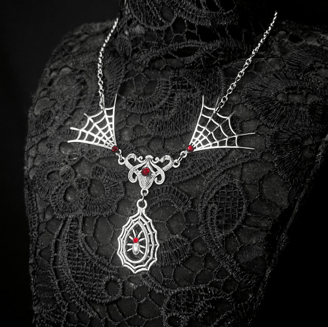 Web weaver necklace 