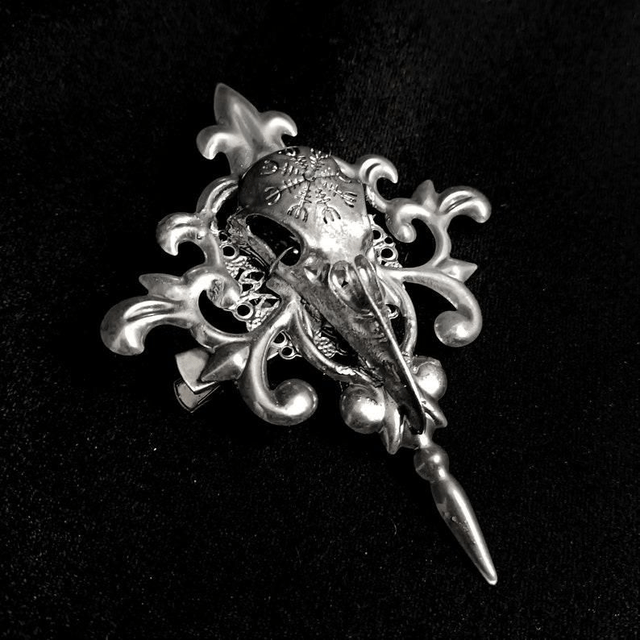 Raven brooch/clip