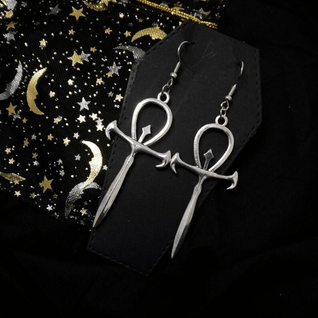Vampyre earrings 