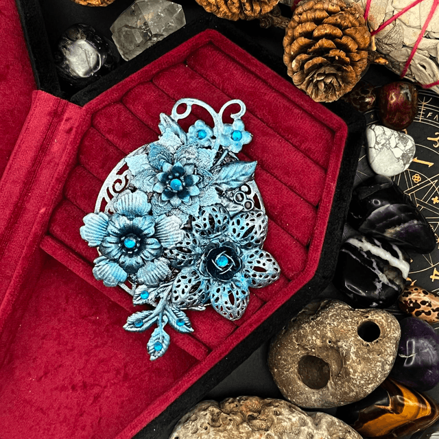Floral brooch/clip