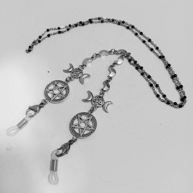 Triple moon glasses chain