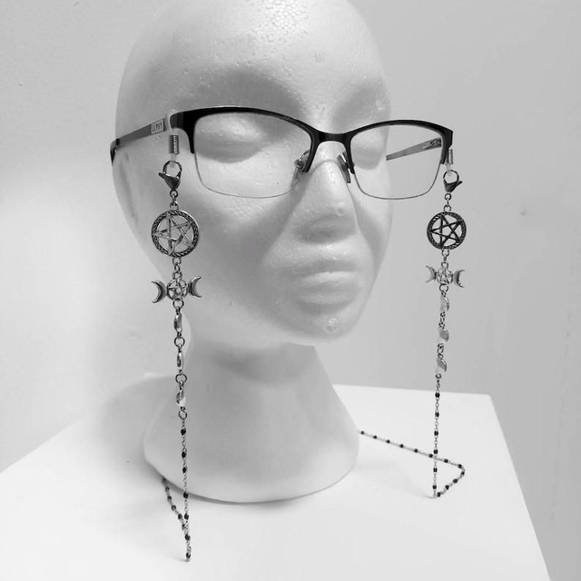 Triple moon glasses chain