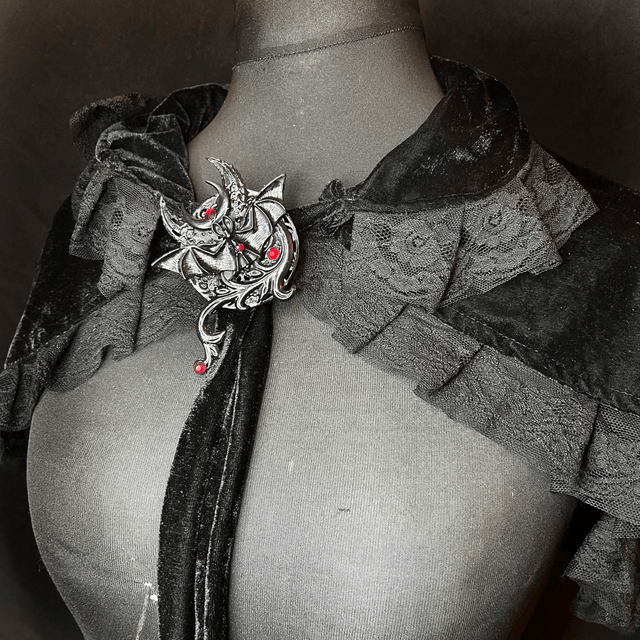 Vampire Brooch/Clip