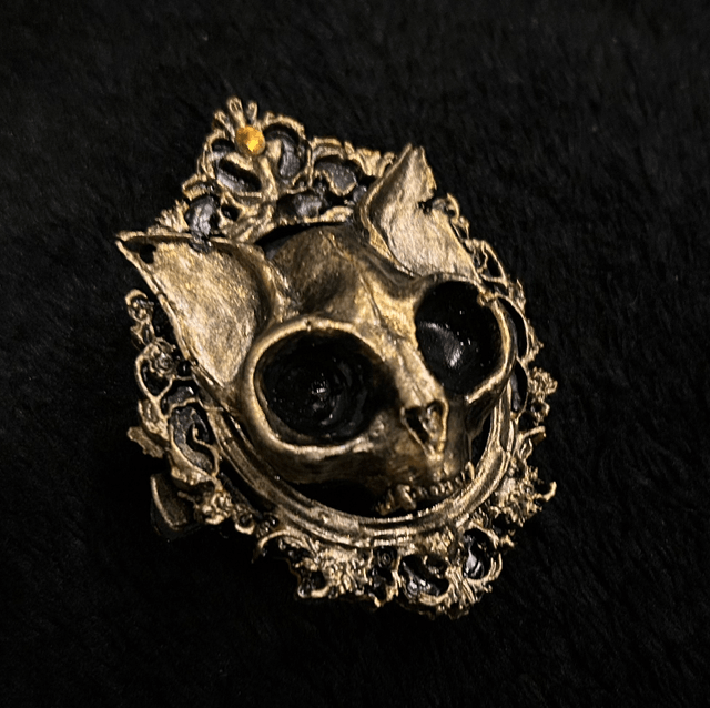 Feline cameo brooch/clip