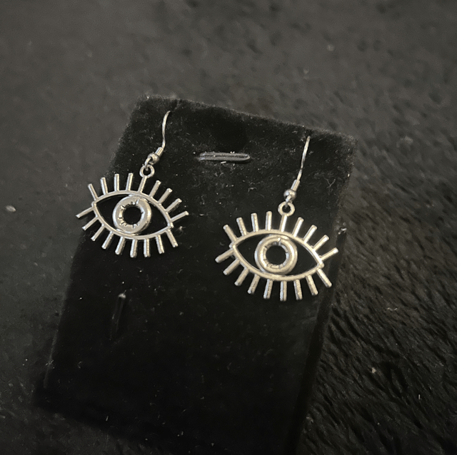 Eye earrings 