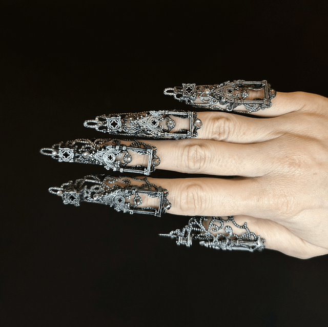 Cathedral nail claws 