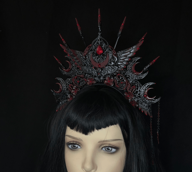 Lilith crown 