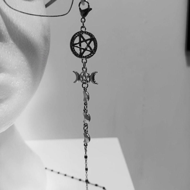 Triple moon glasses chain