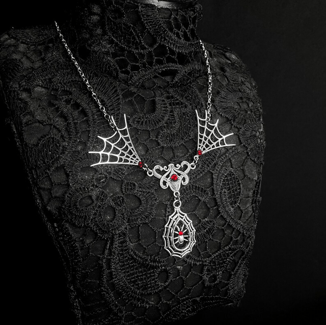 Web weaver necklace 