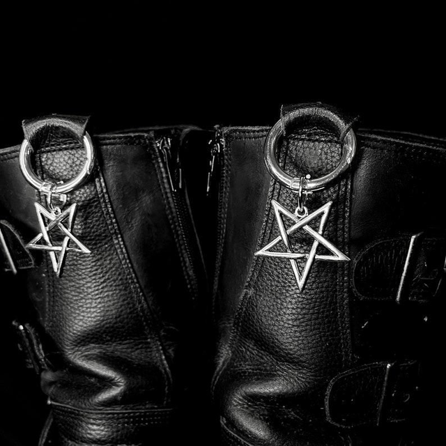 Inverted pentagram boot clip