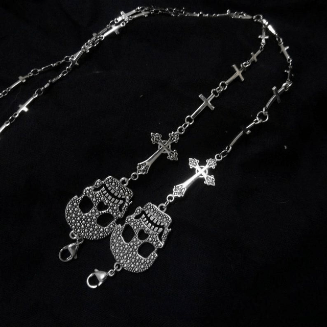 Necromancer glasses chains