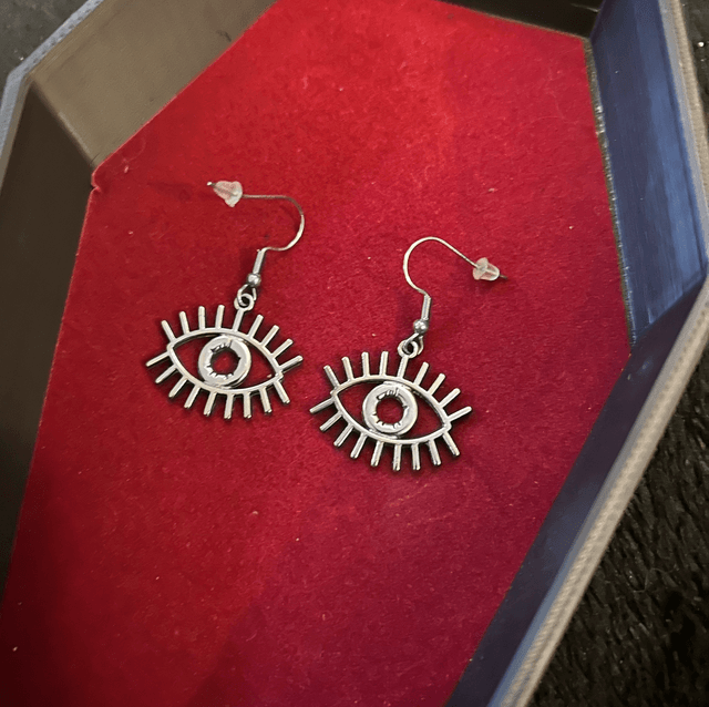 Eye earrings 