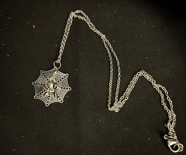 Web necklace