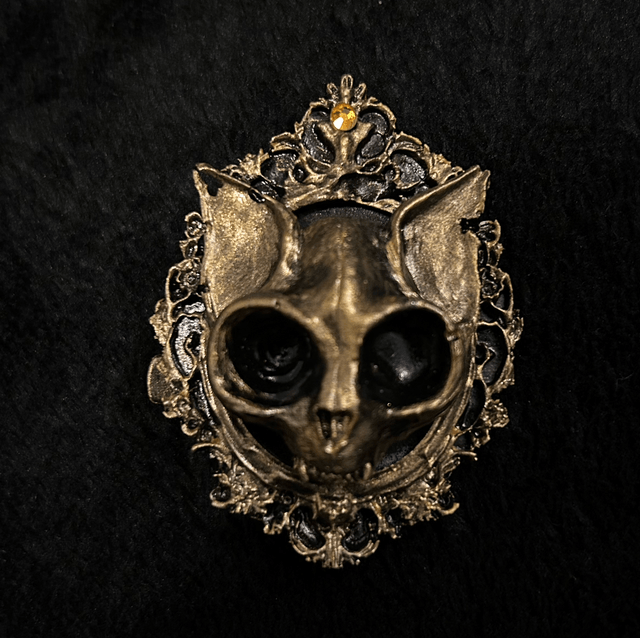 Feline cameo brooch/clip