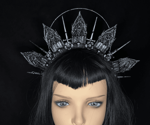 Sanctis Crown