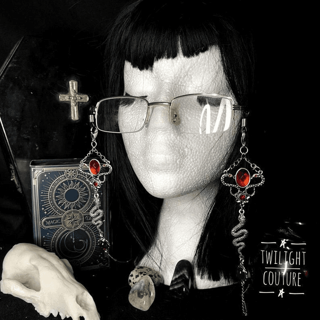 Serpent glasses chain