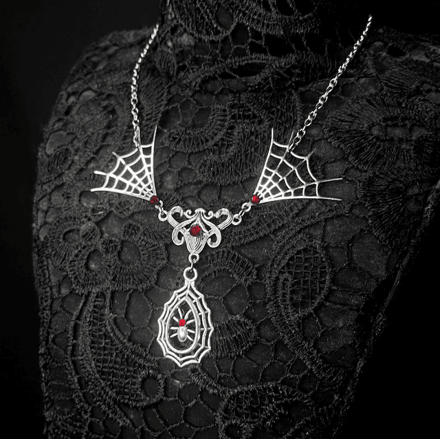 Web weaver necklace 