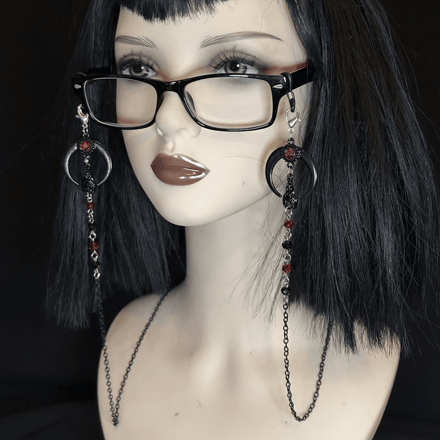 Noctura glasses chains 
