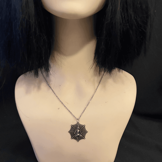 Web necklace